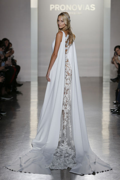 30 legelbűvölőbb menyasszonyi ruha a divathetekről -  -  - esküvő, esküvői ruha, menyasszonyi ruha, tavasz/nyár 2017, 