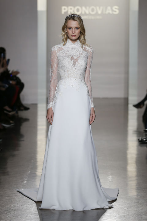 30 legelbűvölőbb menyasszonyi ruha a divathetekről -  -  - esküvő, esküvői ruha, menyasszonyi ruha, tavasz/nyár 2017, 