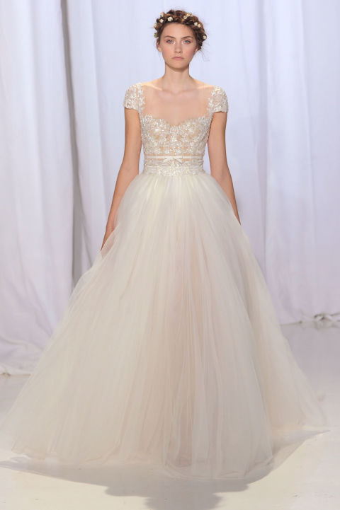 30 legelbűvölőbb menyasszonyi ruha a divathetekről -  -  - esküvő, esküvői ruha, menyasszonyi ruha, tavasz/nyár 2017, 