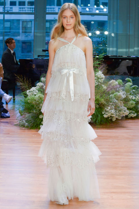 30 legelbűvölőbb menyasszonyi ruha a divathetekről -  -  - esküvő, esküvői ruha, menyasszonyi ruha, tavasz/nyár 2017, 