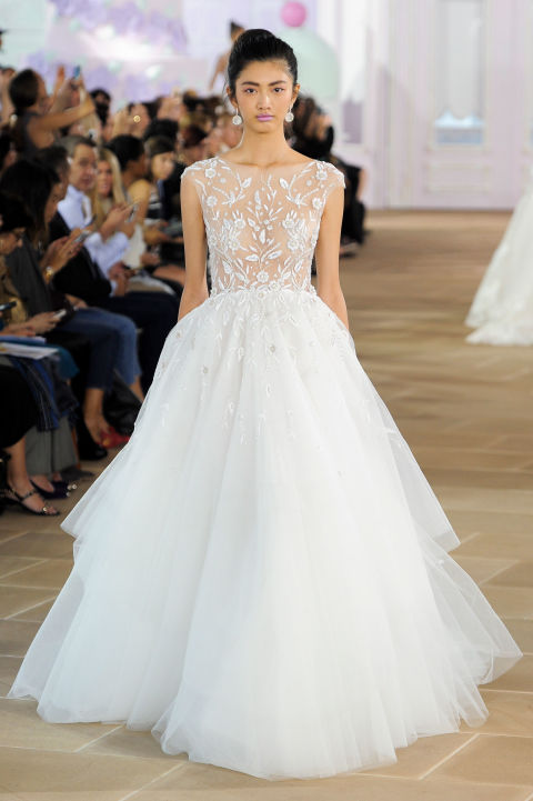 30 legelbűvölőbb menyasszonyi ruha a divathetekről -  -  - esküvő, esküvői ruha, menyasszonyi ruha, tavasz/nyár 2017, 