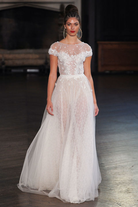 30 legelbűvölőbb menyasszonyi ruha a divathetekről -  -  - esküvő, esküvői ruha, menyasszonyi ruha, tavasz/nyár 2017, 