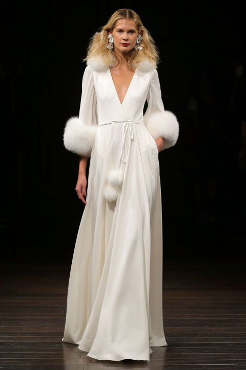 30 legelbűvölőbb menyasszonyi ruha a divathetekről -  -  - esküvő, esküvői ruha, menyasszonyi ruha, tavasz/nyár 2017, 