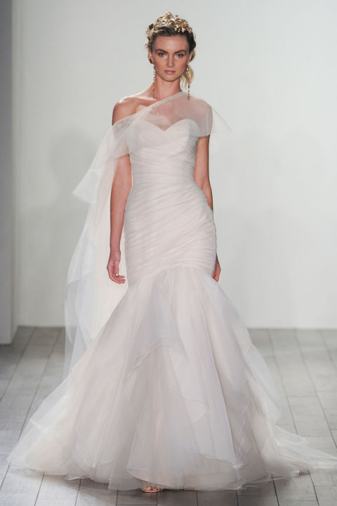 30 legelbűvölőbb menyasszonyi ruha a divathetekről -  -  - esküvő, esküvői ruha, menyasszonyi ruha, tavasz/nyár 2017, 