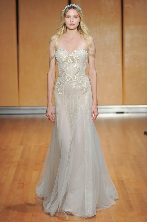 30 legelbűvölőbb menyasszonyi ruha a divathetekről -  -  - esküvő, esküvői ruha, menyasszonyi ruha, tavasz/nyár 2017, 