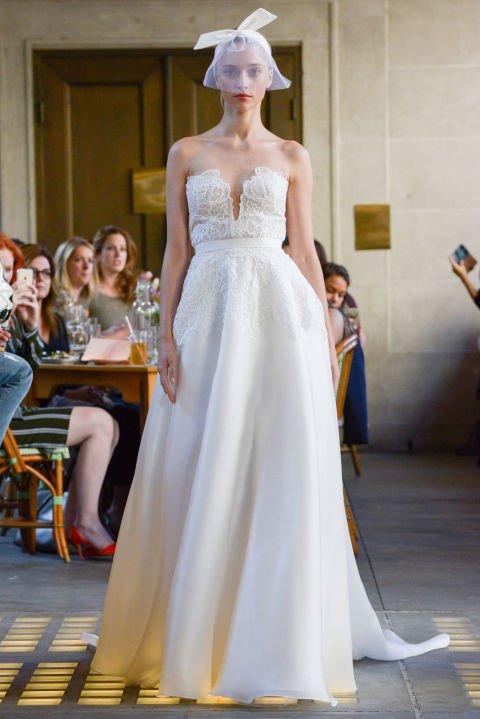 30 legelbűvölőbb menyasszonyi ruha a divathetekről -  -  - esküvő, esküvői ruha, menyasszonyi ruha, tavasz/nyár 2017, 