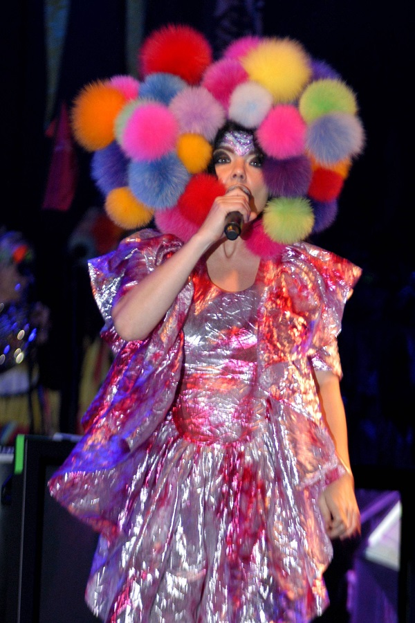 Méghogy Lady Gaga a legextravagánsabb előadóművész - 51 évvel ezelőtt született Björk -  -  - björk, celebrity, stílus, 