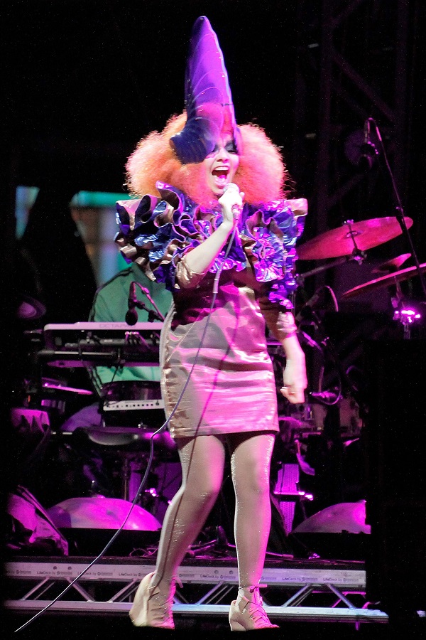 Méghogy Lady Gaga a legextravagánsabb előadóművész - 51 évvel ezelőtt született Björk -  -  - björk, celebrity, stílus, 