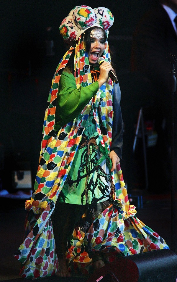 Méghogy Lady Gaga a legextravagánsabb előadóművész - 51 évvel ezelőtt született Björk -  -  - björk, celebrity, stílus, 