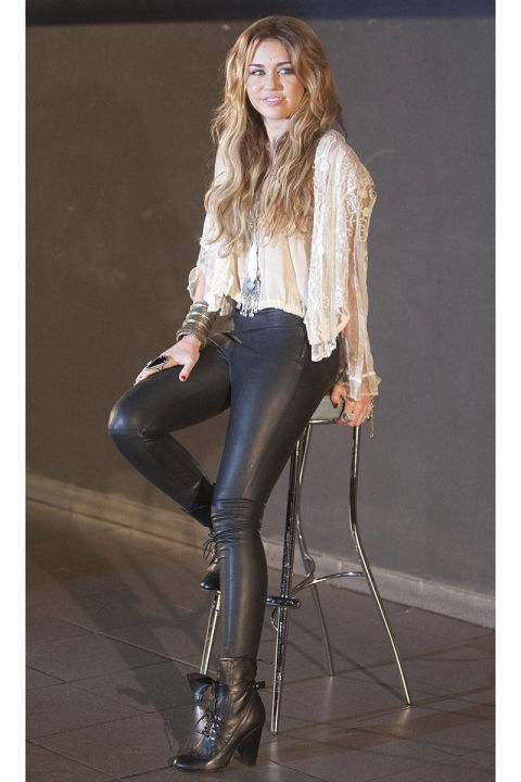 Egy ígéretes tinisztár tündöklése és tündöklése - Isten éltessen, Miley Cyrus -  -  - miley cyrus, stílus, 