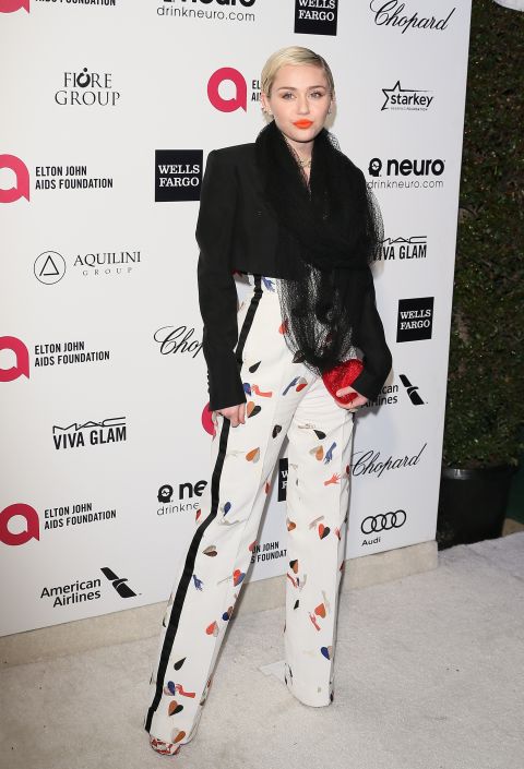 Egy ígéretes tinisztár tündöklése és tündöklése - Isten éltessen, Miley Cyrus -  -  - miley cyrus, stílus, 