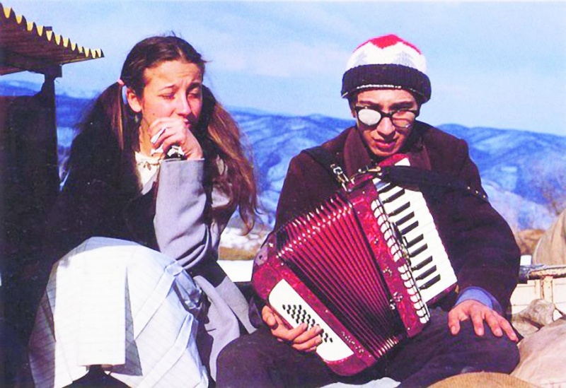 Van abban valami beteges, ha szerelmes vagy. Semmi sem érdekel, az élet sem. - Legendás szállóigék Emir Kusturica filmjeiből -  -  - cigányok ideje, emir kusturica, film, kultúra, macska jaj, 