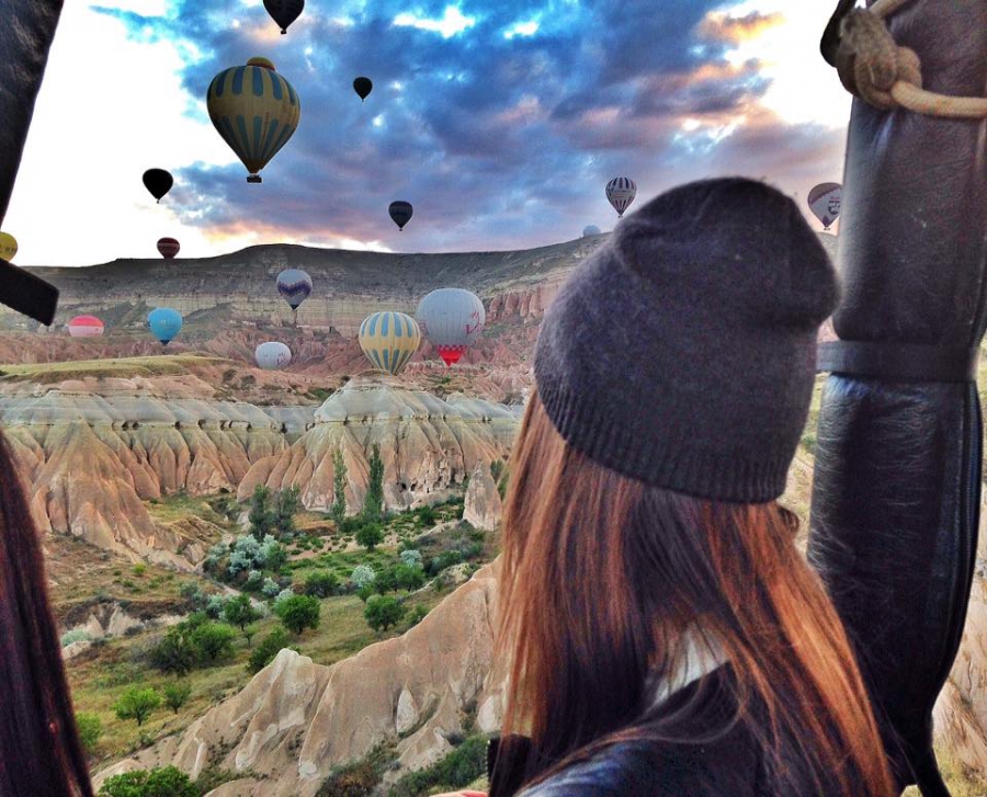 „Lefekvéskor visszajátszottam a fejemben, hogy az legyen az utolsó gondolatom, es akkor tuti visszatérhetek majd álmomban is.” Beszélgetés Gáspár Fannival -  -  - 15 tickets, gáspár fanni, interjú, utazás, 