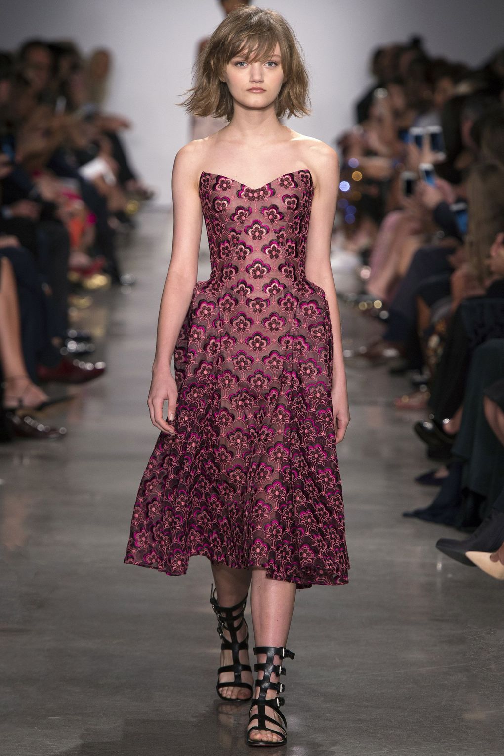 Jönnek a szirmok! - Nagy tavaszi virágos trend mutató a következő szezonra -  -  - stílus, tavasz/nyár2017, 