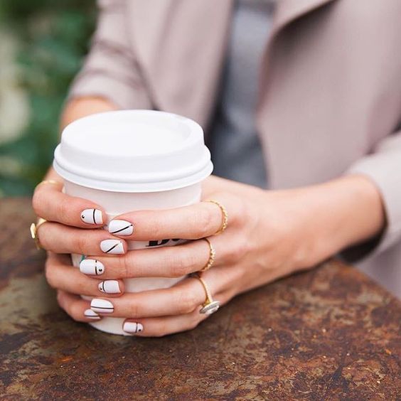 Top20: minimál köröm minták a hétköznapokra -  -  - inspiráció, köröm, körömlakk, minimál, minta, trendek, 