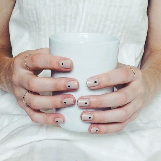 Top20: minimál köröm minták a hétköznapokra -  -  - inspiráció, köröm, körömlakk, minimál, minta, trendek, 