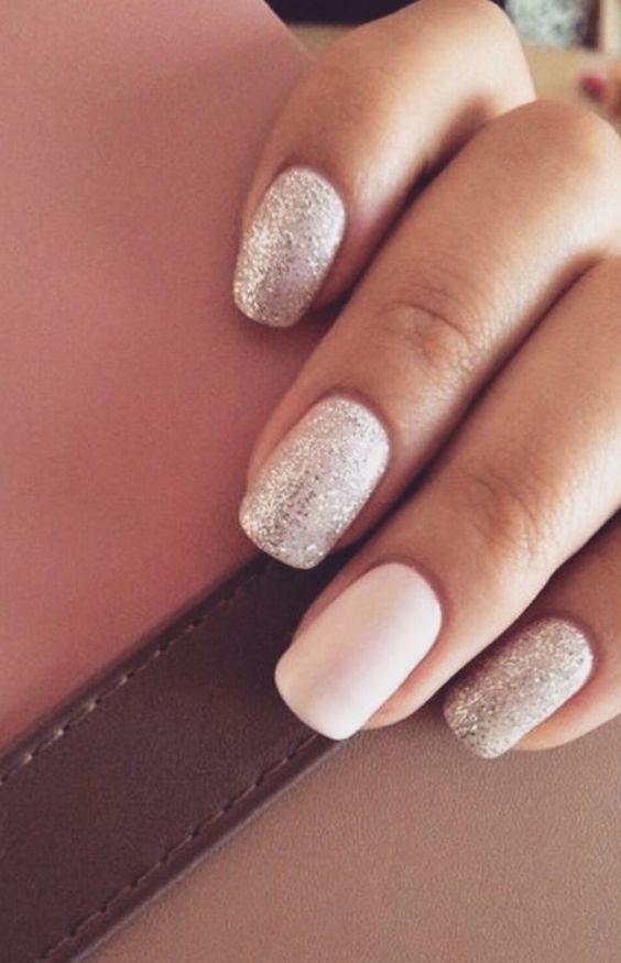 Top15: rózsaszín és barackvirág, a tavasz trendszínei a körmeinkre -  -  - barackvirág, inspiráció, köröm, körömlakk, rózsaszín, színek, tavasz, 