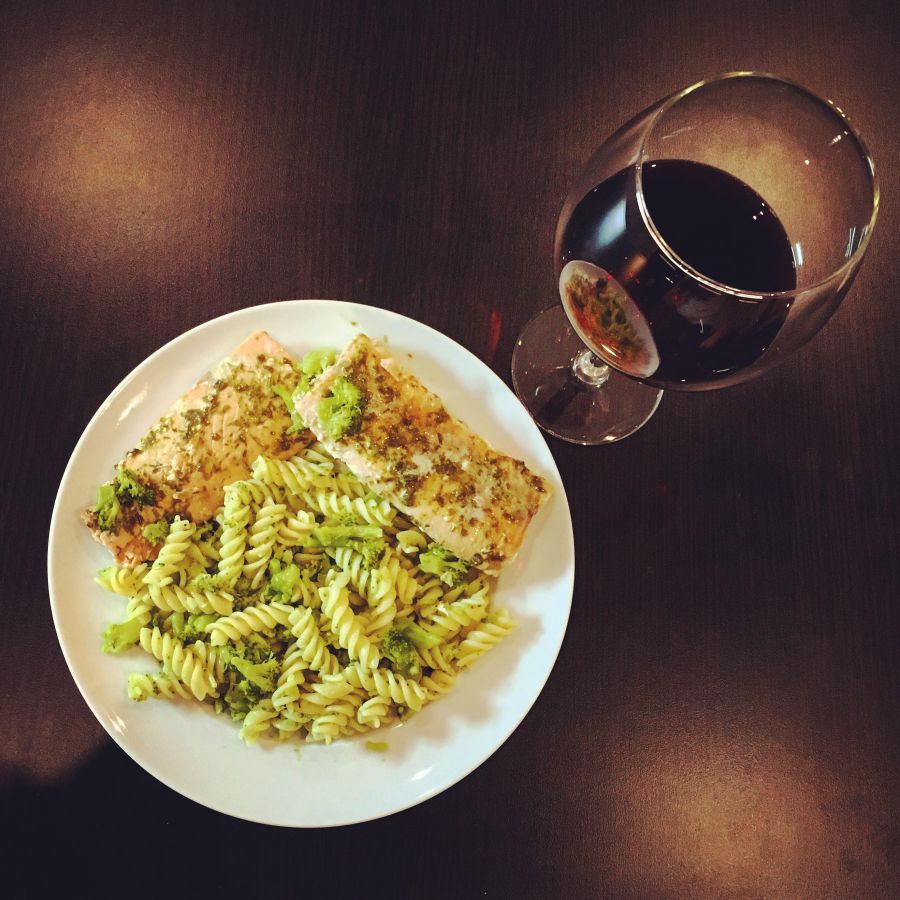 Pestos lazac fokhagymás brokkolis tésztával - STYLELIFE -  - brokkolis tészta, friss receptek, lazac, pesto, 