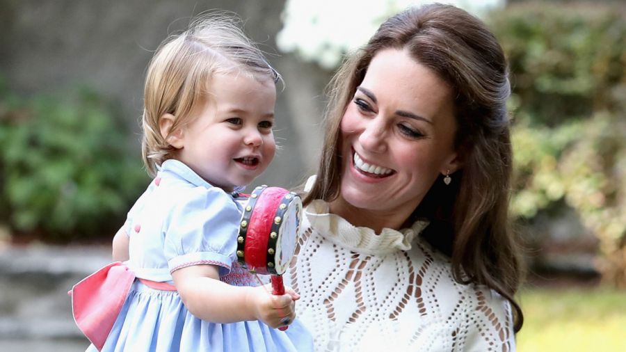 10 tündéri fotó a ma két éves Charlotte hercegnőről -  -  - Charlotte hercegnő, Nagy-Britannia, születésnap, William és Kate, 