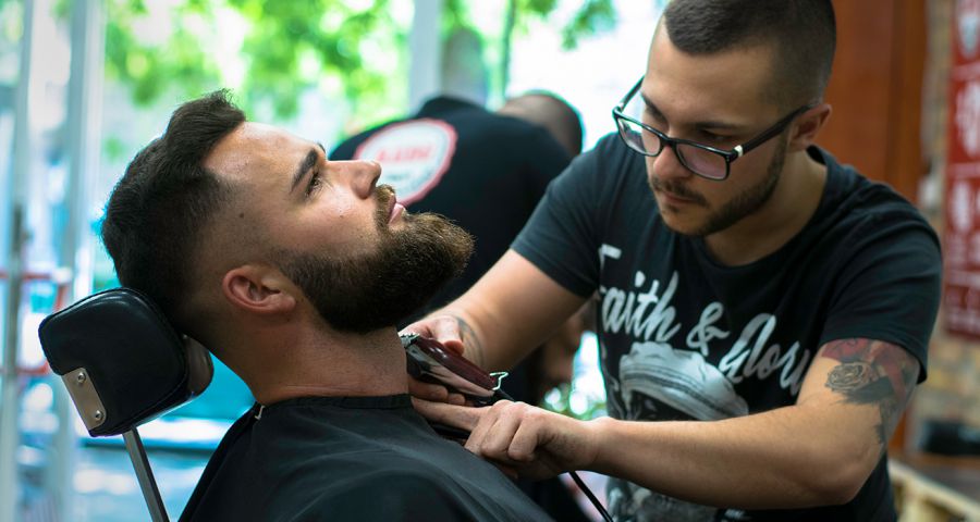 Interjú Hornyák Dáviddal, a REDS férfifodrászat megálmodójával - Interjúk -  - férfifodrászat, hornyák dávid, Reds, 