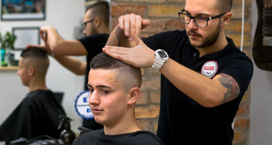 Interjú Hornyák Dáviddal, a REDS férfifodrászat megálmodójával - Interjúk -  - férfifodrászat, hornyák dávid, Reds, 