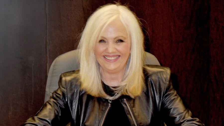 „Mindenki a saját boldogságáért felelős.” – Rhonda Byrne életbölcsességei -  -  - idézetek, kultúra, rhonda byrne, 