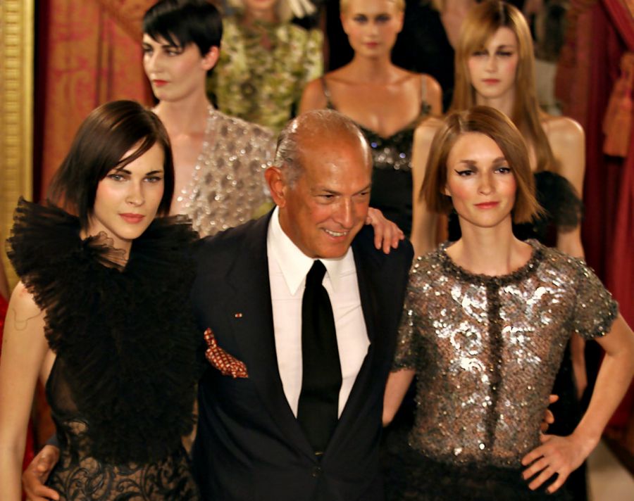 Járj úgy, mintha három férfi sétálna mögötted - Oscar de la Renta tanácsai divatról, életről, női önbizalomról -  -  - életmódtanácsok, idézetek, Oscar de la Renta, 