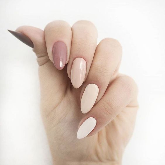 Manikűr tippek: elegáns színek a közeledő őszre -  -  - elegáns, körömlakkok, manikűr, stílusos, színek, 