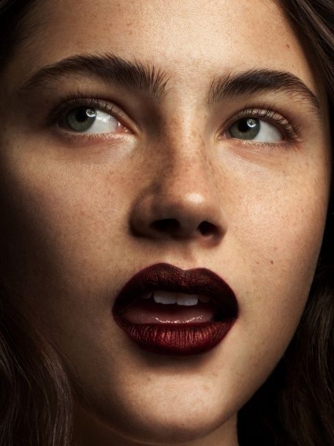 10 smink, ami bizonyítja, hogy idén ősszel a mély vörös rúzs a legjobb választás -  -  - inspiráció, ősz, rúzs, smink, sötét, vörös rúzs, 
