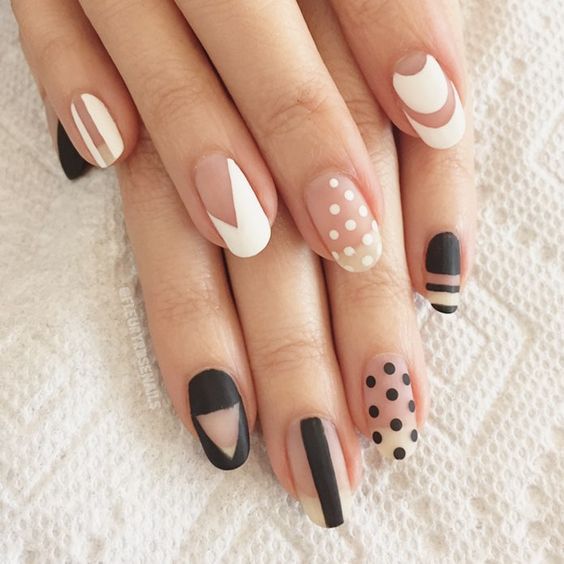 Top10: fekete-fehér minimál manikűr tippek -  -  - fehér, fekete, köröm, körömlakk, manikűr, ötletek, 