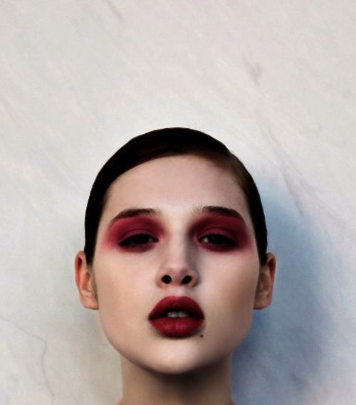 Smink tipp: füstös szemek egy kis pirossal fűszerezve -  -  - füstös, ősz, piros, smink, tél, tipp, trend, vörös, 