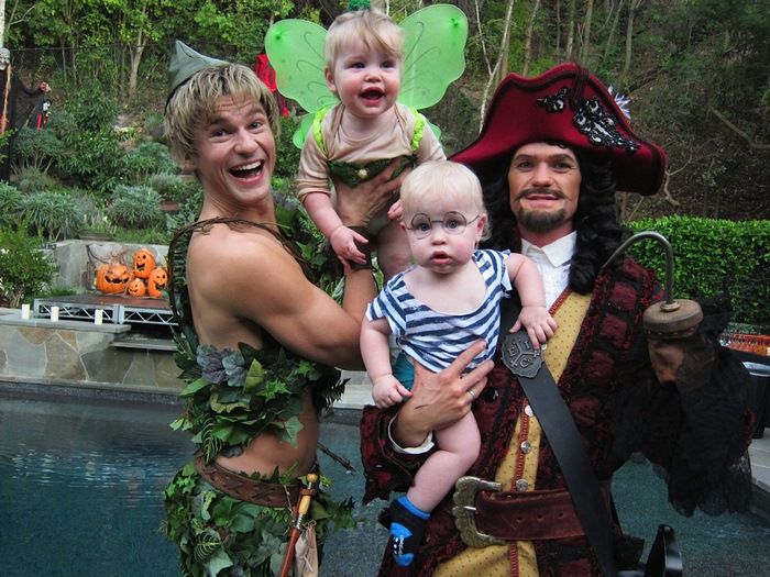 Neil Patrick Harris családjának Halloween kosztümjei, melyeket csak imádni lehet -  -  - beöltözés, boredpanda, halloween, jelmez, képek, neil patrick harris, 