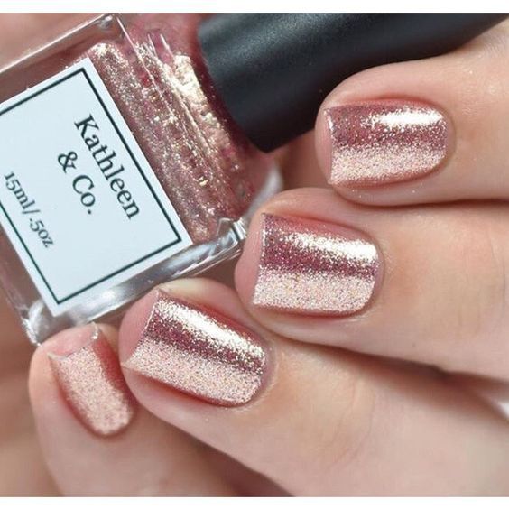 Top10: a legstílusosabb rose gold manikűr ötletek -  -  - köröm, körömlakk, manikűr, ősz, ötletek, rose gold, tippek, 