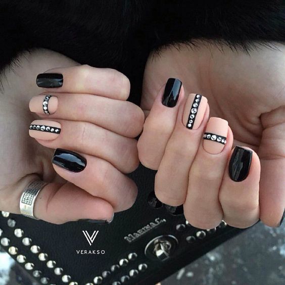 Top10: fekete manikűr ötletek az őszi -téli szezonra -  -  - fekete, fekete manikűr, körömápolás, körömlakk, manikűr, ősz, tél, 
