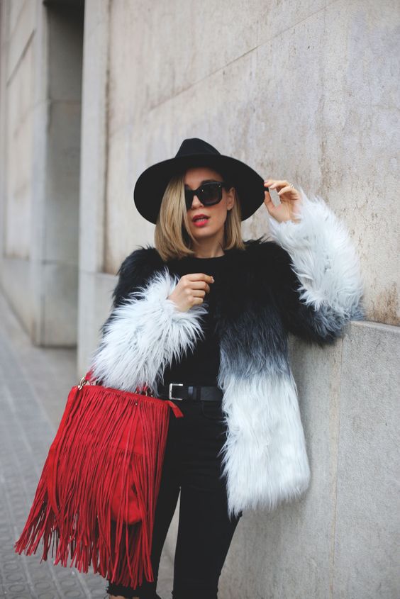 Stílusiskola: így viseld a tél kedvencét, a színes műszőrmét -  -  - divat, karácsony, műszőrme, stílus, színek, színes műszőrme, tél, 