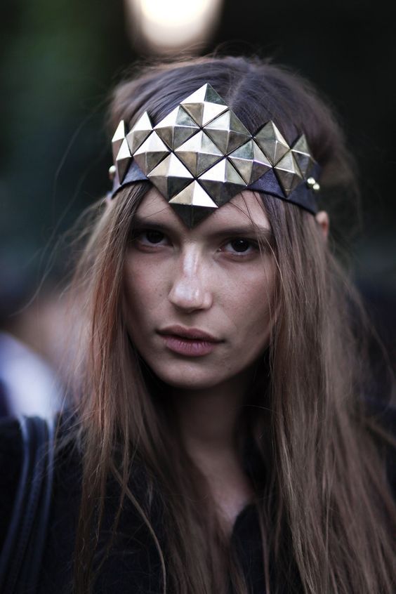 Stílusiskola: így viseld 2018 legtrendibb kiegészítőjét, a hajpántot -  -  - divat, divat 2018, fejpánt, gossip girl, hajpánt, kiegészítő, stílus, 