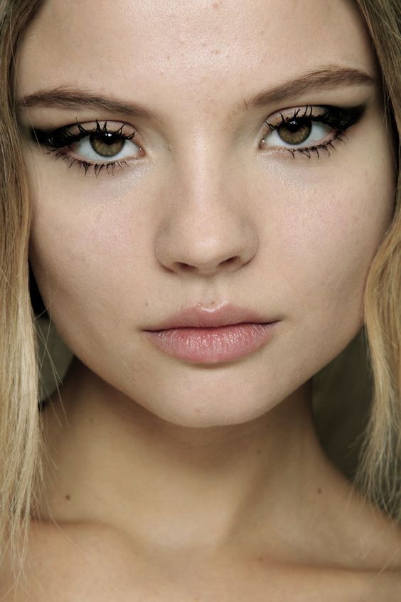 Top10: stílusos sminkek különleges tusvonalakkal -  -  - fekete, fekete tusvonal, különleges, smink, stílusos, tus, tusvonal, 