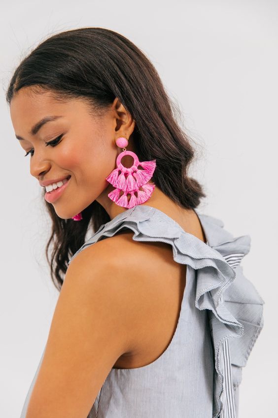 Stílusiskola: viselj feltűnő fülbevalókat idén tavasszal -  -  - divat, ékszerek, fülbevaló, kiegészítők, tavasz, 