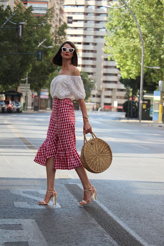 Stílusiskola: így viseld a nyár kedvencét, a piros kockás ruhadarabokat -  -  - divat, koskás, nyár, outfit, piros, piros kockás, stílus, tippek, 