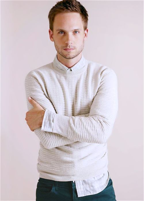 10 szexi fotó a kedvenc ügyvédünket megformáló Patrick J. Adams-ről -  -  - galéria, képek, patrick j adams, suits, szexi, színész, troian bellisario, 