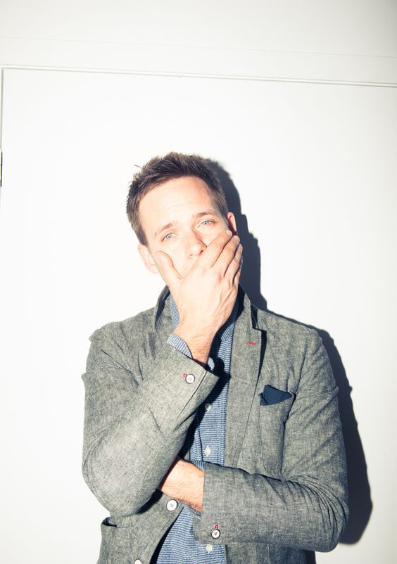 10 szexi fotó a kedvenc ügyvédünket megformáló Patrick J. Adams-ről -  -  - galéria, képek, patrick j adams, suits, szexi, színész, troian bellisario, 