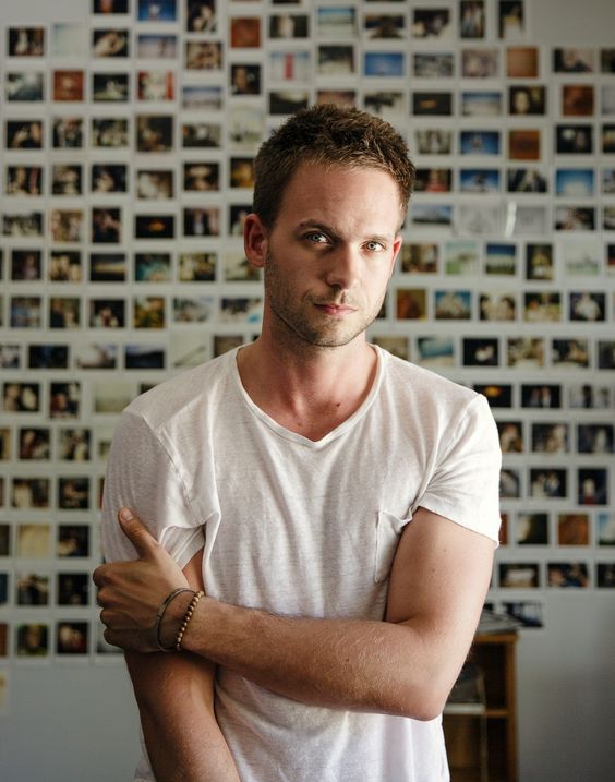 10 szexi fotó a kedvenc ügyvédünket megformáló Patrick J. Adams-ről -  -  - galéria, képek, patrick j adams, suits, szexi, színész, troian bellisario, 