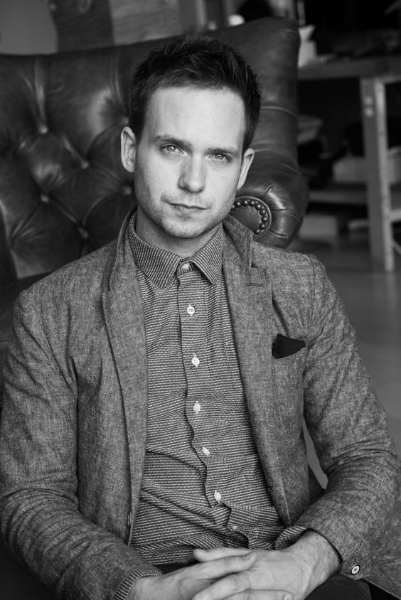 10 szexi fotó a kedvenc ügyvédünket megformáló Patrick J. Adams-ről -  -  - galéria, képek, patrick j adams, suits, szexi, színész, troian bellisario, 