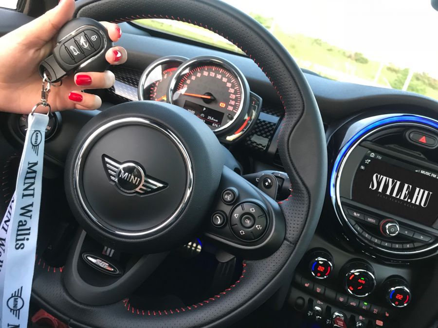 Egy igazi klasszikus stílusos megújulása - kipróbáltuk az új MINI Cooper-t - Autó & Motor -  - autótesztelés, budapest, mini, mini cooper, tesztelés, wallis csoport, wallis motor, 
