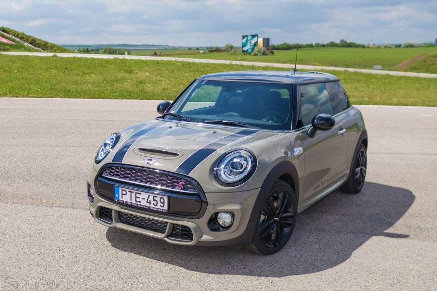 Egy igazi klasszikus stílusos megújulása - kipróbáltuk az új MINI Cooper-t - Autó & Motor -  - autótesztelés, budapest, mini, mini cooper, tesztelés, wallis csoport, wallis motor,
