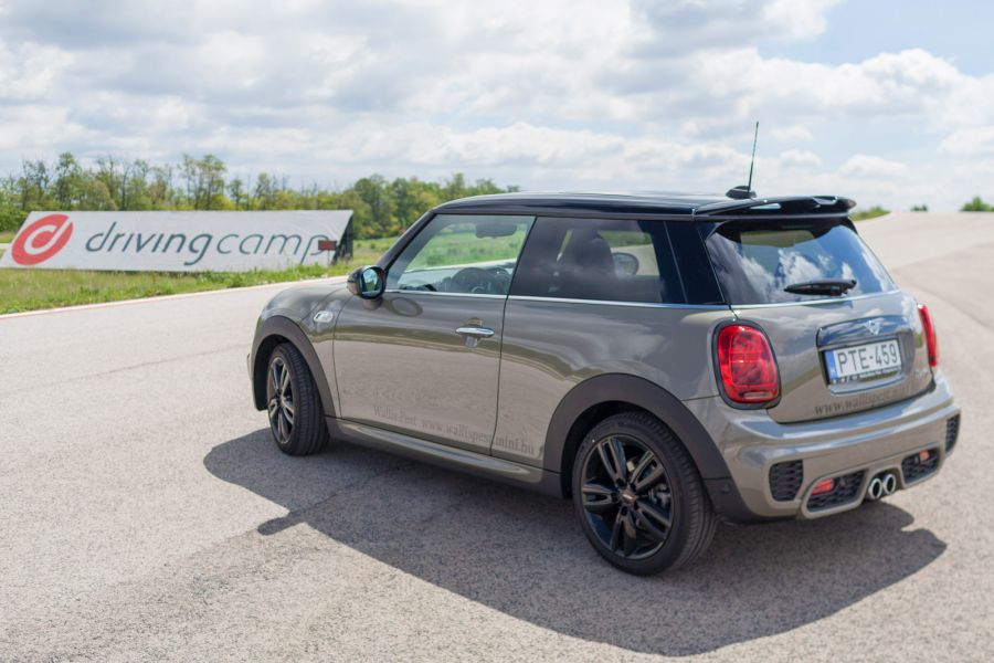 Egy igazi klasszikus stílusos megújulása - kipróbáltuk az új MINI Cooper-t - Autó & Motor -  - autótesztelés, budapest, mini, mini cooper, tesztelés, wallis csoport, wallis motor,