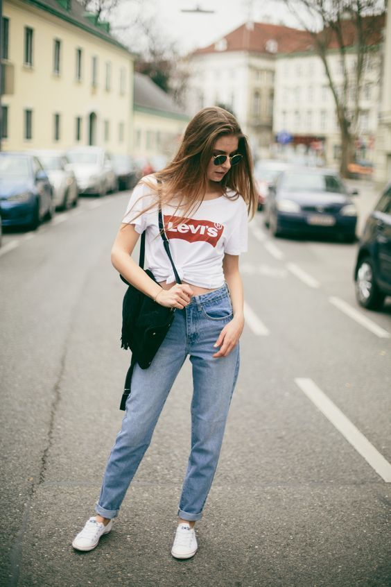 Stílusiskola: nyáron is a kedvencünk a mom jeans -  -  - divat, farmer, mom jeans, nadrág, outfit, stílus, 