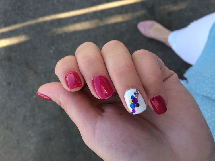 Top10: manikűr ötletek, melyeket mindenképpen ki kell próbálnod idén nyáron -  -  - konfetti, manikűr, pasztell, pasztell szín, színes, 