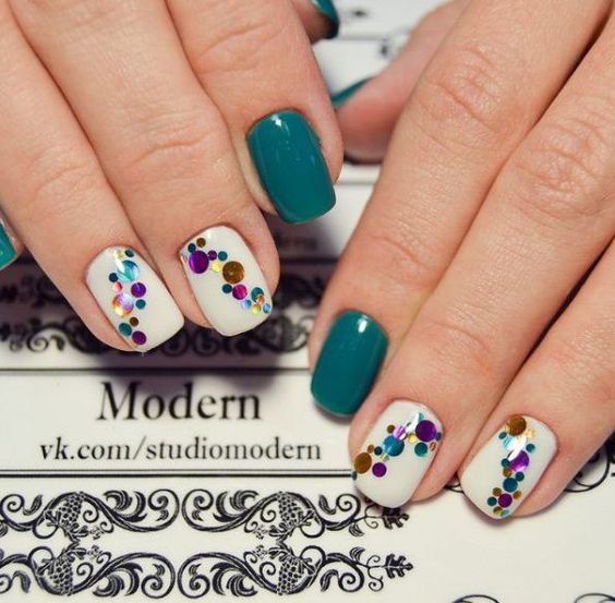 Top10: manikűr ötletek, melyeket mindenképpen ki kell próbálnod idén nyáron -  -  - konfetti, manikűr, pasztell, pasztell szín, színes, 