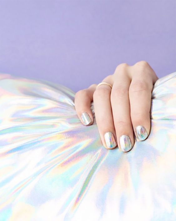 Top10: holografikus és pasztell - a tökéletes nyári manikűr -  -  - holografikus, köröm, manikűr, nyár, ötletek, pasztell, tippek, 